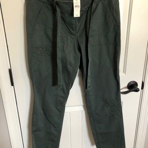 Women’s LOFT Cropped Embroidered Pants Sz 8 NWT